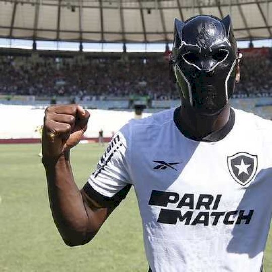 Luiz Henrique explica comemoração de Pantera Negra no Botafogo: "Queria criar uma marca"