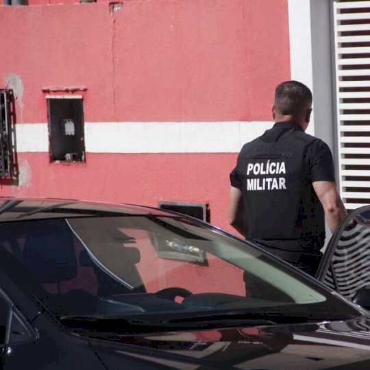 Disputa entre facções termina com carro atingido por tiros em Rio Brilhante