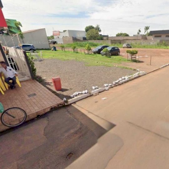 Homem encosta revólver no peito de mecânico em bar de Nioaque