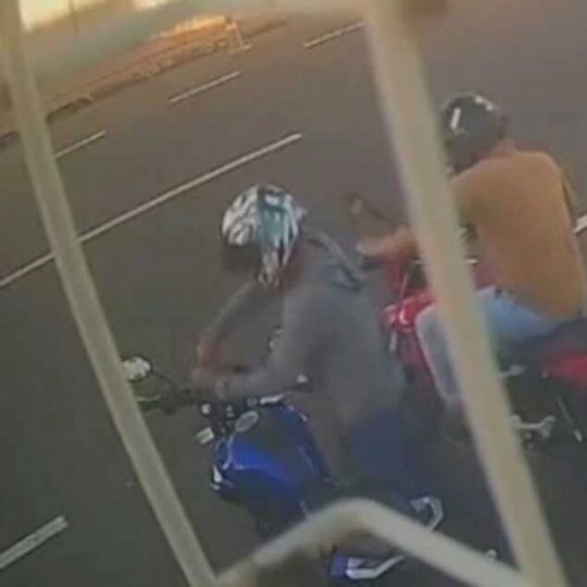 No meio da tarde e sem medo, bandidos furtam moto no Centro de Campo Grande