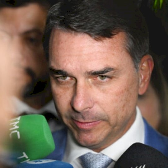 Moraes marca para 28 de julho depoimento de Flávio Bolsonaro à PF