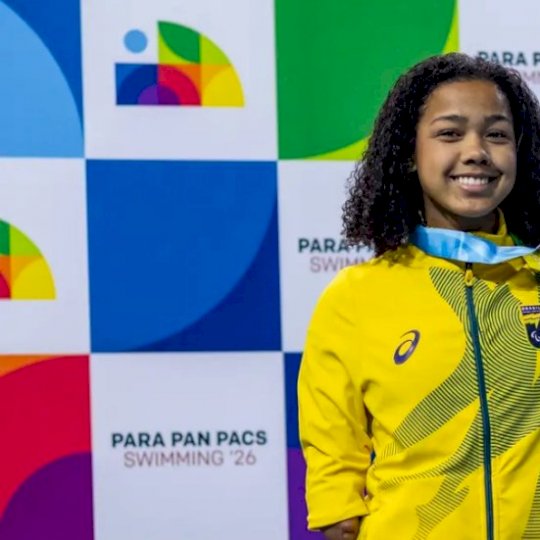 Nadadora Alessandra quebra recorde mundial