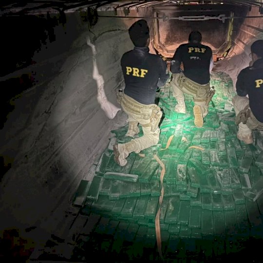 Motoristas levantam suspeita e polícia encontra 3,5t de drogas em caminhões