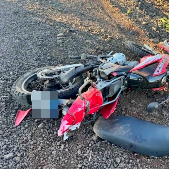Mulher morre em acidente entre moto e carreta em Tacuru