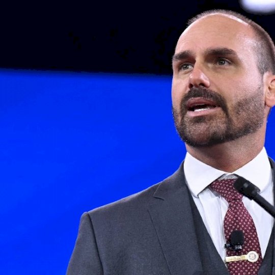 STF condena Eduardo Bolsonaro por difamar deputada Tábata Amaral