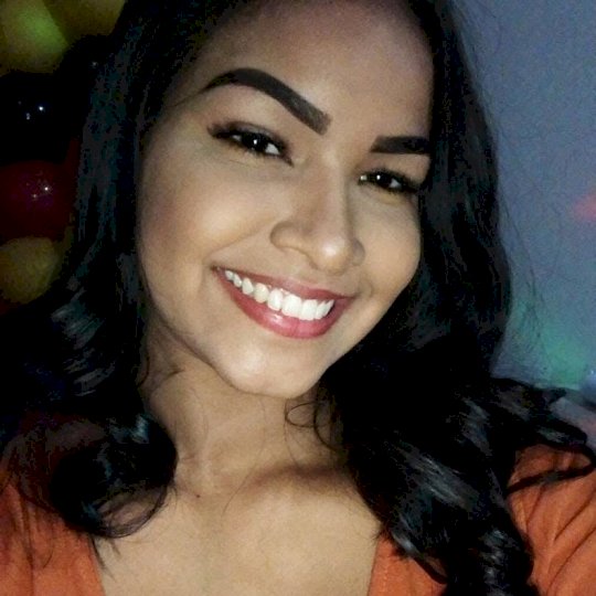 Jovem de 22 anos morre em acidente com carreta durante viagem com marido e filhos em MS