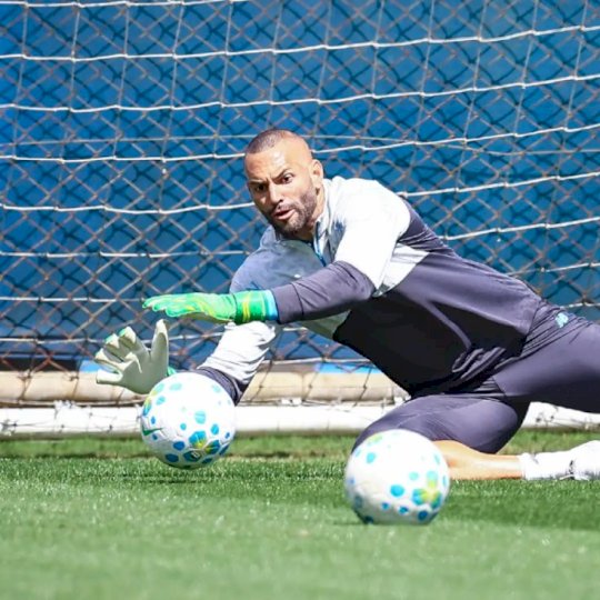 Vitória e Grêmio se enfrentam em duelo direto contra o rebaixamento