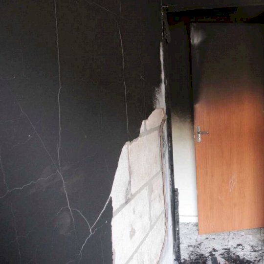 Mulher não aceita fim de relacionamento, incendeia apartamento da ex e mata gato em Dourados