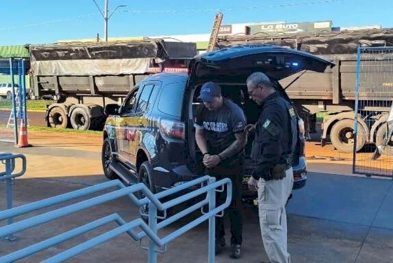 Caminhoneiro &eacute; preso com carga milion&aacute;ria de coca&iacute;na em carreta