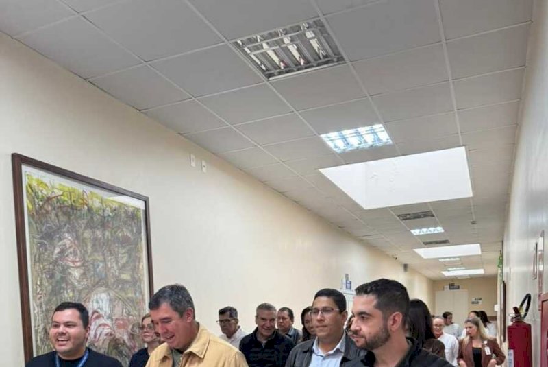 Governador Eduardo Riedel vistoria obras da nova UTI Neonatal do Hospital Cassems de Corumbá