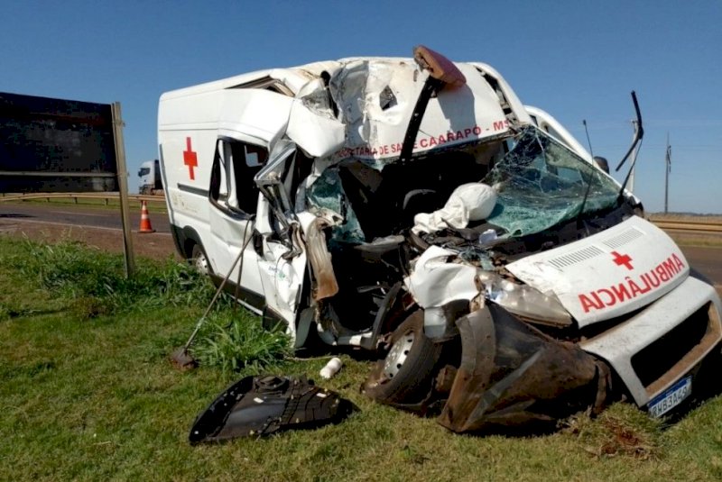 Ambulância de Caarapó se envolve em acidente na BR-163 e motorista sai ileso