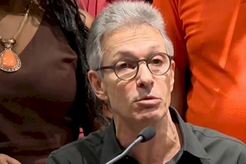 Zema critica PT, diz ver 'Brasil real' e quer prisão amazônica