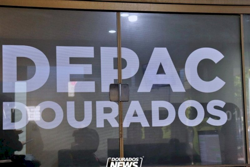Mulher é presa após furtar roupas em duas lojas no centro