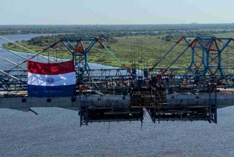 'Beijo das aduelas': Ponte da Rota Bioceânica é unificada entre MS e Paraguai
