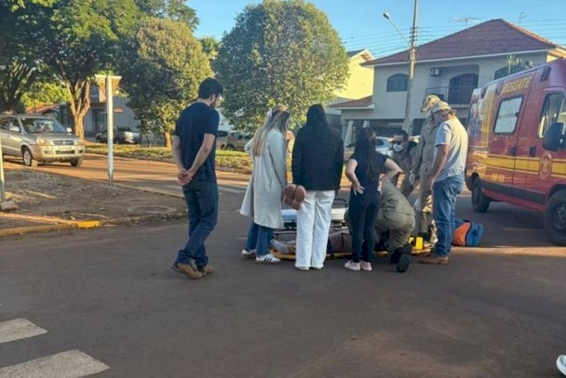 Adolescente fica ferida após acidente entre carro e patinete em Caarapó