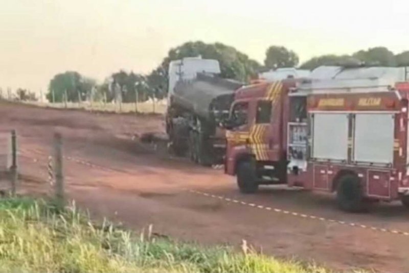 Trabalhador cai dentro de caminhão com emulsão asfáltica e morre na BR-163 em Jaraguari