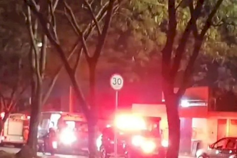 Motociclista morre ao perder o controle e bater contra muro