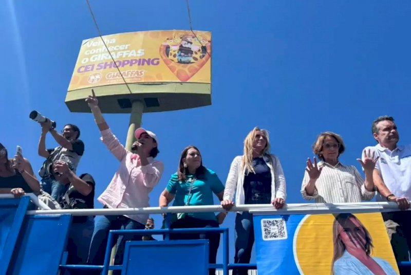 Michelle pede votos para Flávio e diz que 'logo' Bolsonaro voltará (vídeo)