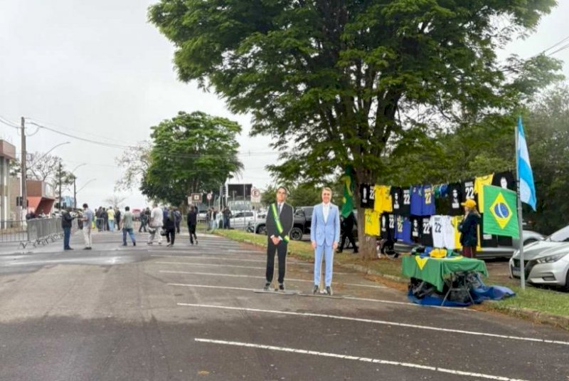 Flávio Bolsonaro cancela agenda de campanha em Juiz de Fora (MG)