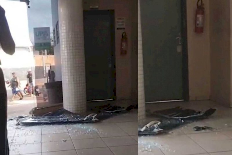 Homem surta e quebra porta de vidro da UPA Coronel Antonino