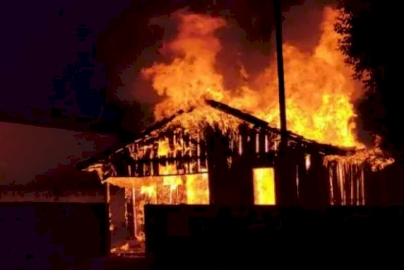 Mulher ateia fogo na casa da vizinha depois de briga entre os filhos no MS