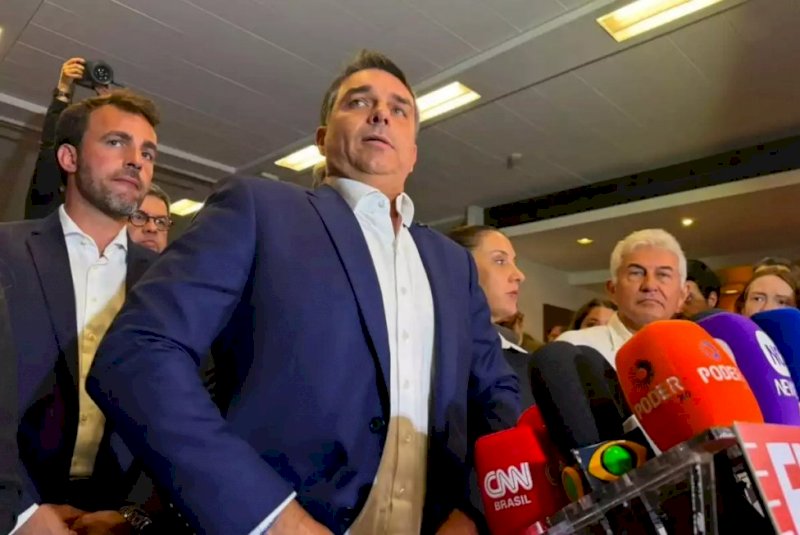 Flávio vai interromper campanha para visitar aliado na cadeia