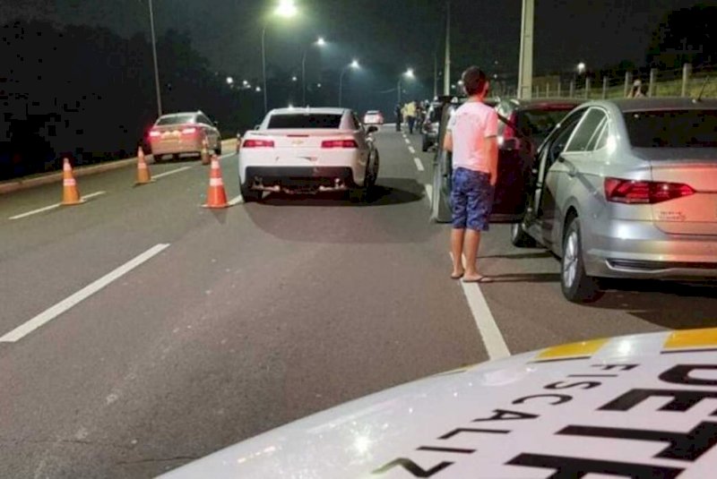 Motorista troca de lugar com passageira ao perceber blitz da Lei Seca e acaba preso no MS
