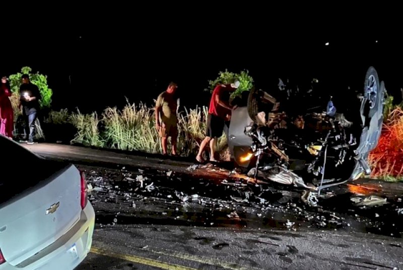 Acidente entre carro e caminhonete deixa um morto na BR-158