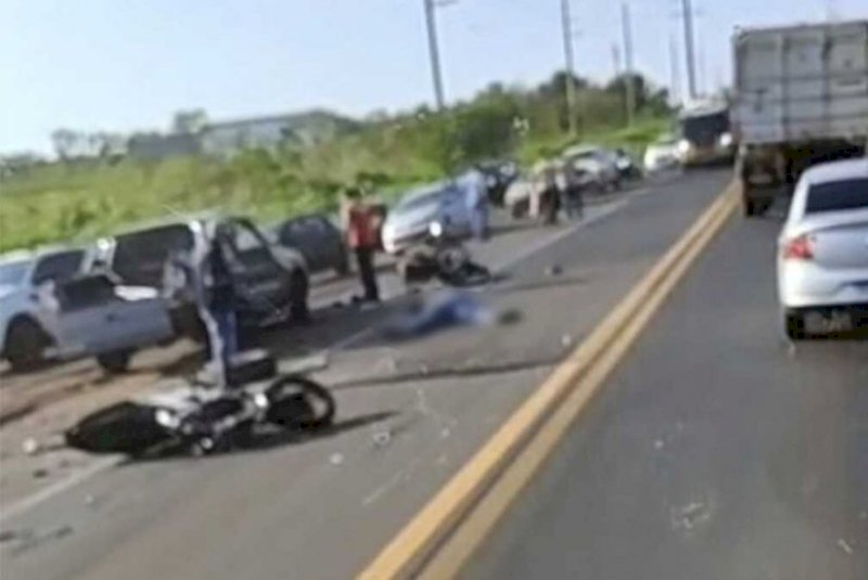 Motociclista morre ao ser atingido por caminhonete na BR-163 (vídeo)