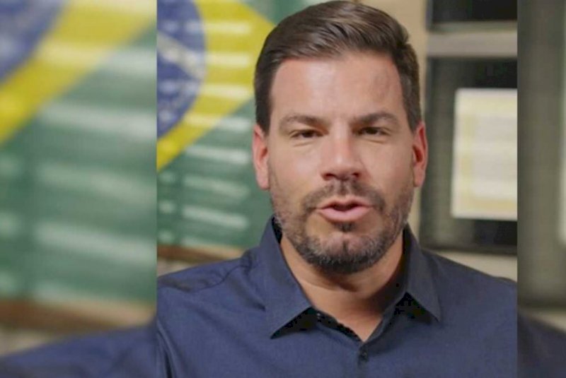 Com apenas dois caminhos, Contar reforça apoio a Flávio Bolsonaro em MS (vídeo)