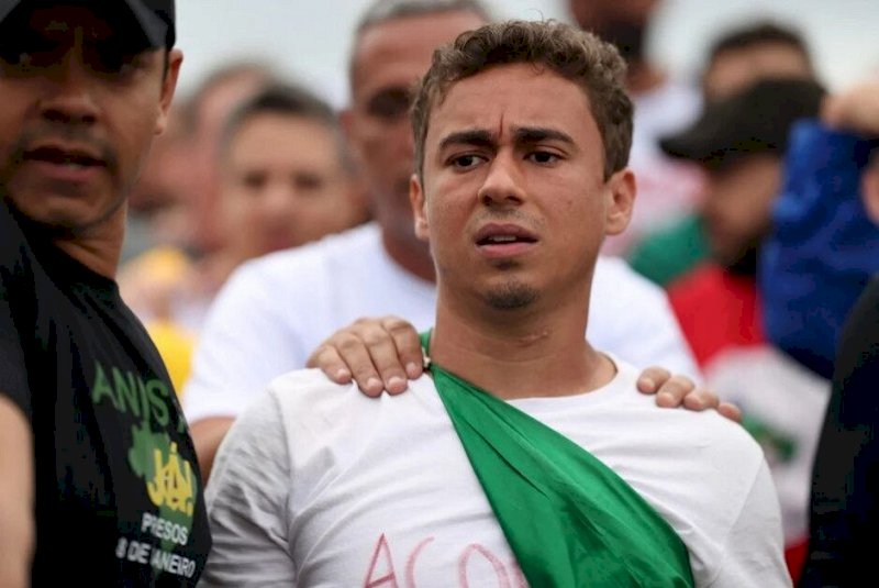 PF desmente documento falso compartilhado por Nikolas sobre conversas com Vorcaro