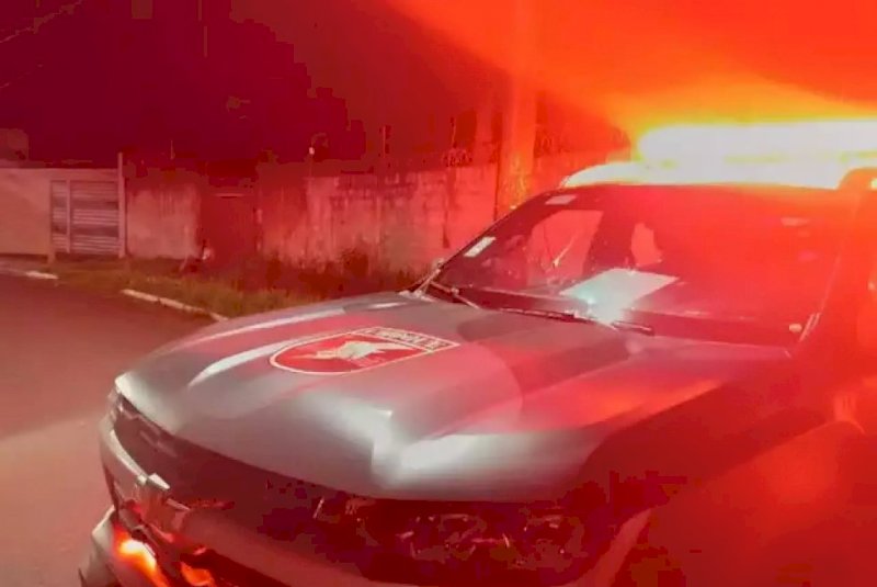 Suspeito de roubo morre ao apontar arma para PM