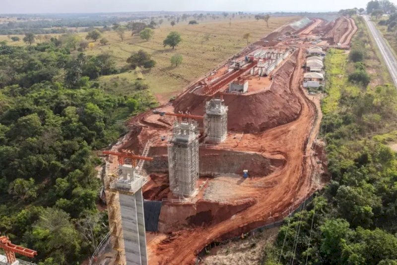 Ponte ferroviária de 270 metros avança em obra da Arauco em Inocência.