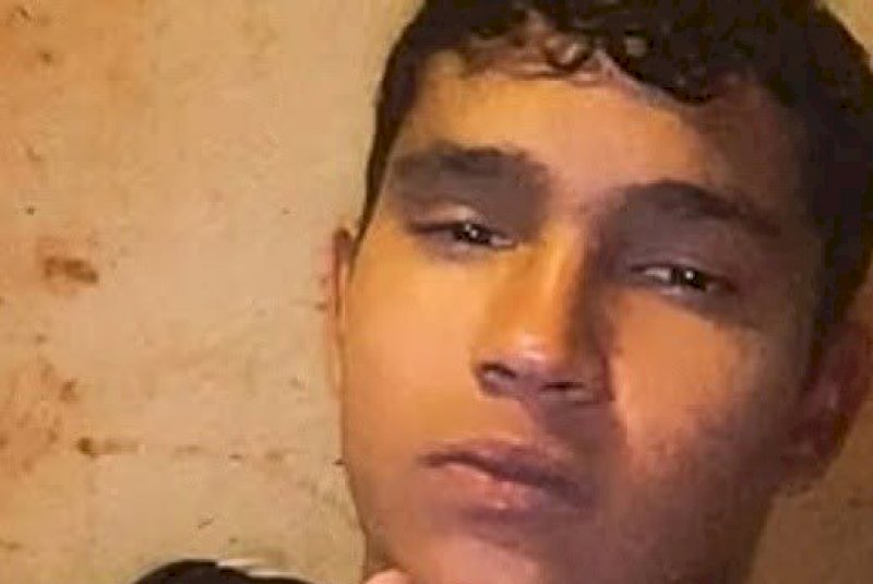 Rapaz executado em casa foi atingido por disparos de 9mm, golpes de faca e possível tortura