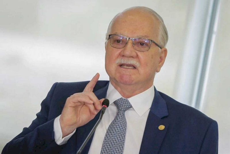 Fachin manda Mendonça tirar sigilo total do caso Master em 24h