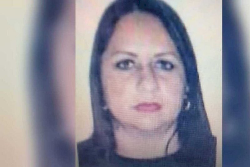 Mulher perde controle de moto em quebra-molas, bate em árvore e morre em Dourados