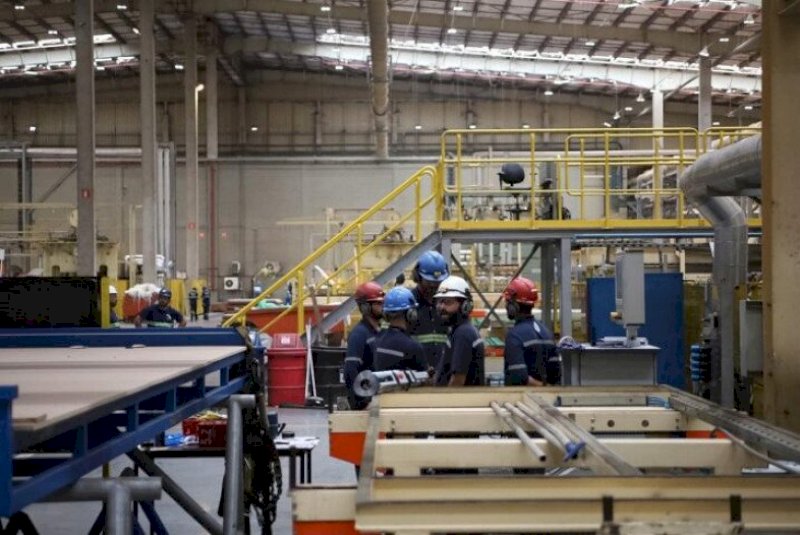 Construção e Serviços sustentam saldo de empregos em MS no bimestre