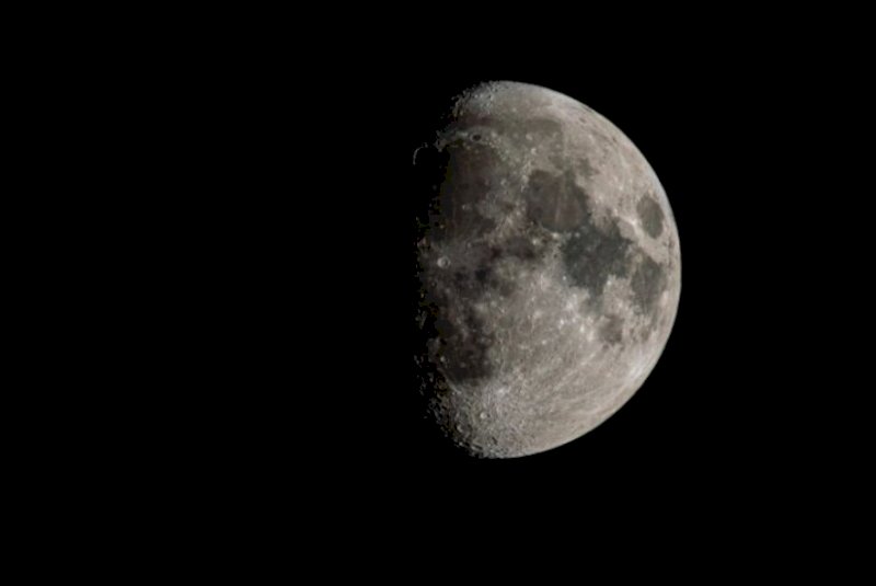 NASA flagrou espaçonave passando em alta velocidade pela Lua e formato chamou atenção