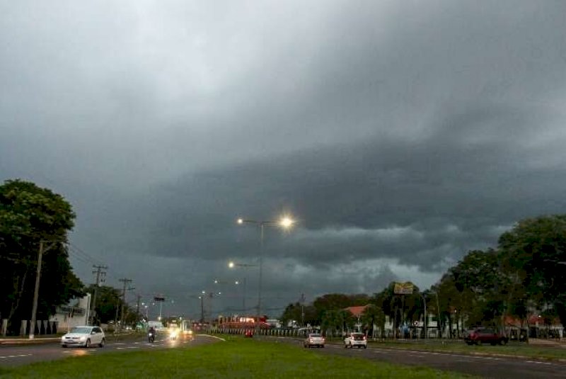 Outubro come&ccedil;a com chuva e temperaturas mais amenas em MS