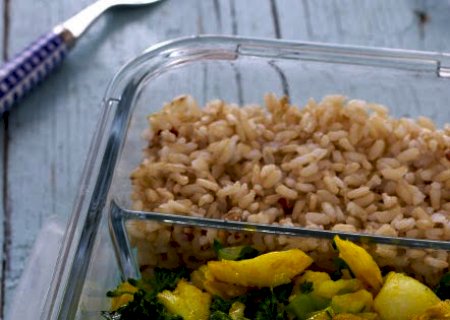 Bacalhau salteado com brócolos e açafrão