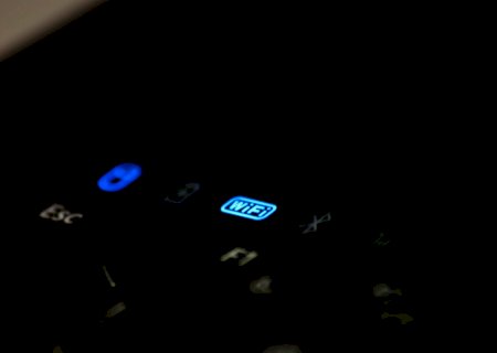 É possível bloquear e esconder o nome da rede Wi-Fi para que ninguém possa vê-la?