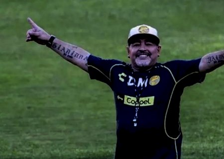Jogador de futebol, Diego Maradona morre em Buenos Aires