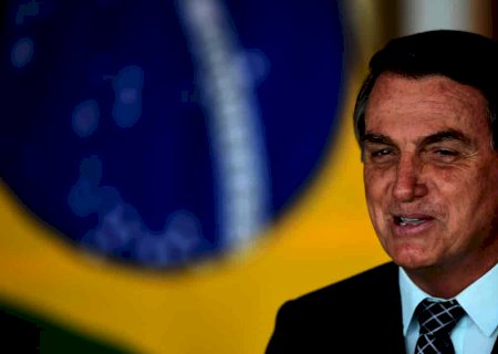 'Parabéns a vocês que não se mostraram frouxos', diz Bolsonaro citando covid-19