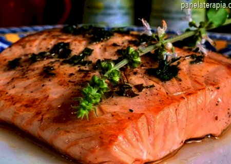 Salmão Grelhado com Limão e Ervas