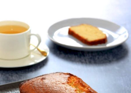 Bolo de limão com tomilho