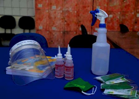 S&oacute; "fura-fila" levaria vacina&ccedil;&atilde;o a professores agora