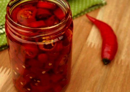 Aprenda a fazer a pimenta em conserva perfeita com essas dicas de chef