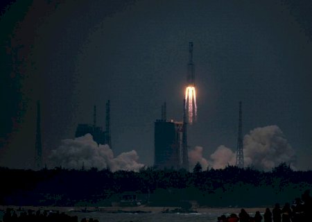 Foguete chinês descontrolado deve entrar na atmosfera no fim de semana