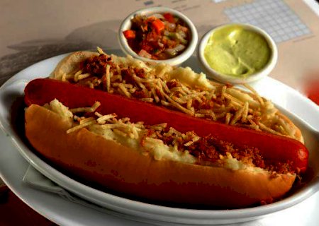 Cachorro quente com purê de batata dá mais trabalho, mas sabor final vale a pena