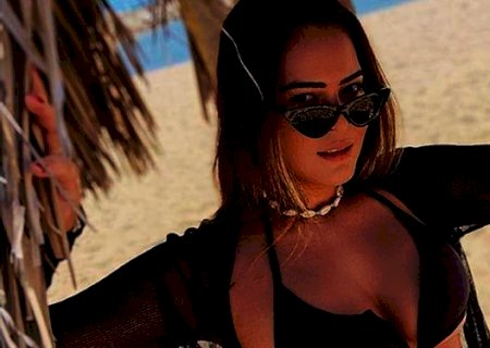 Geisy Arruda deixa fãs com ‘água na boca’ ao exibir marquinha de sol nas partes íntimas